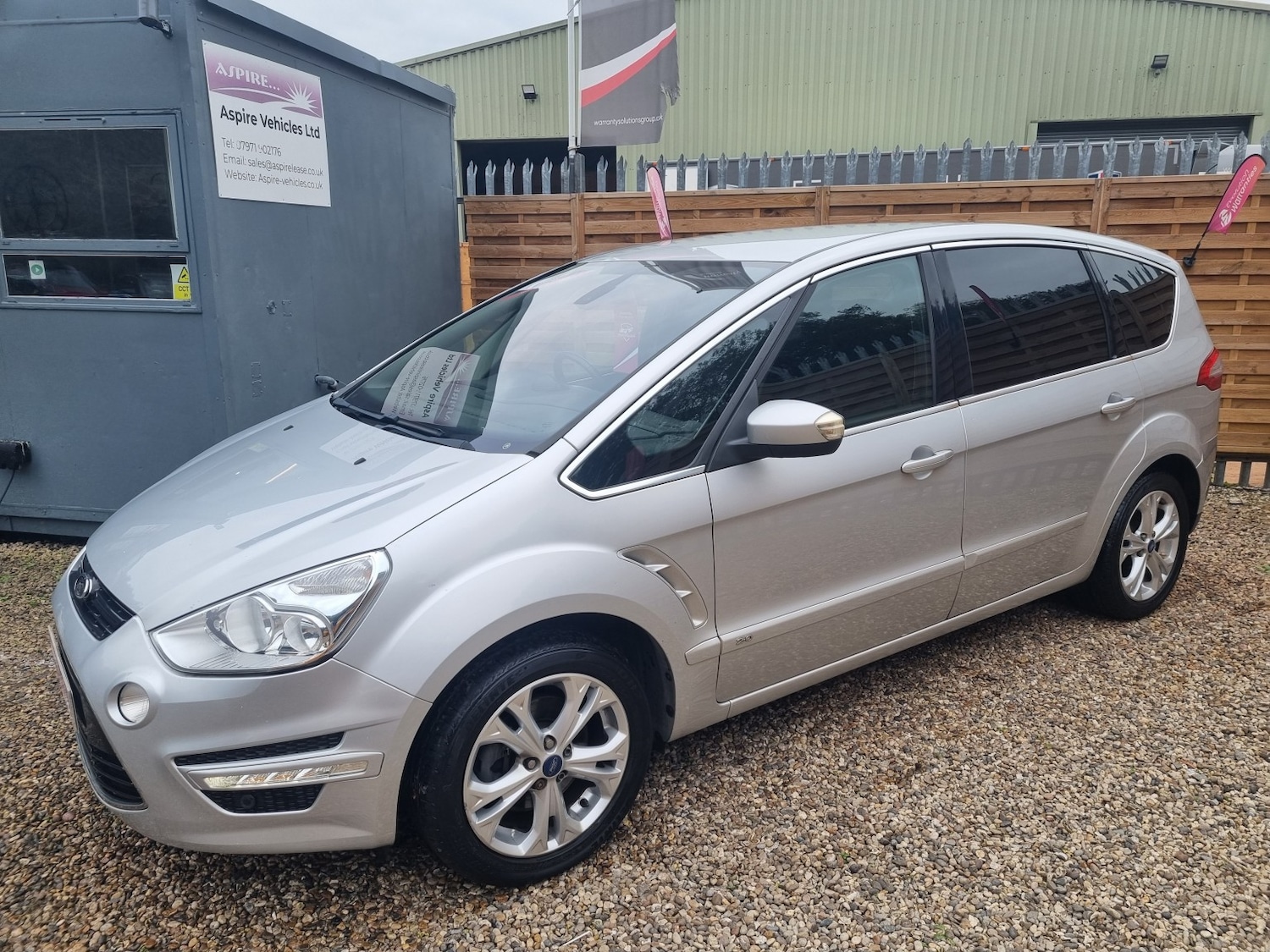 Used Ford S-Max 2010 for sale - 76369368: Photo 2