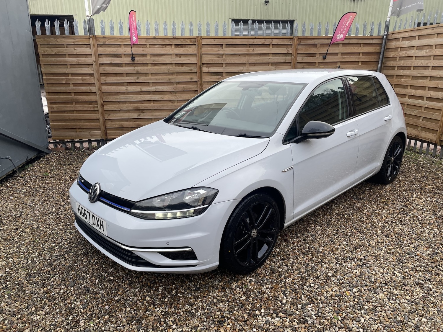 Used Volkswagen Golf 2017 for sale - 76687248: Photo 2