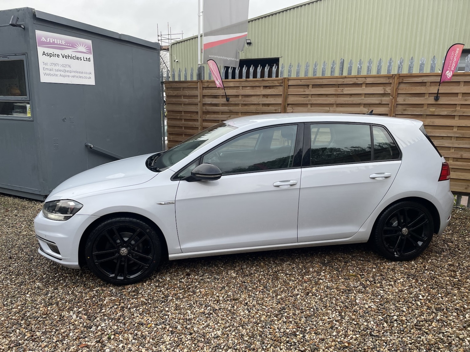 Used Volkswagen Golf 2017 for sale - 76687248: Photo 3