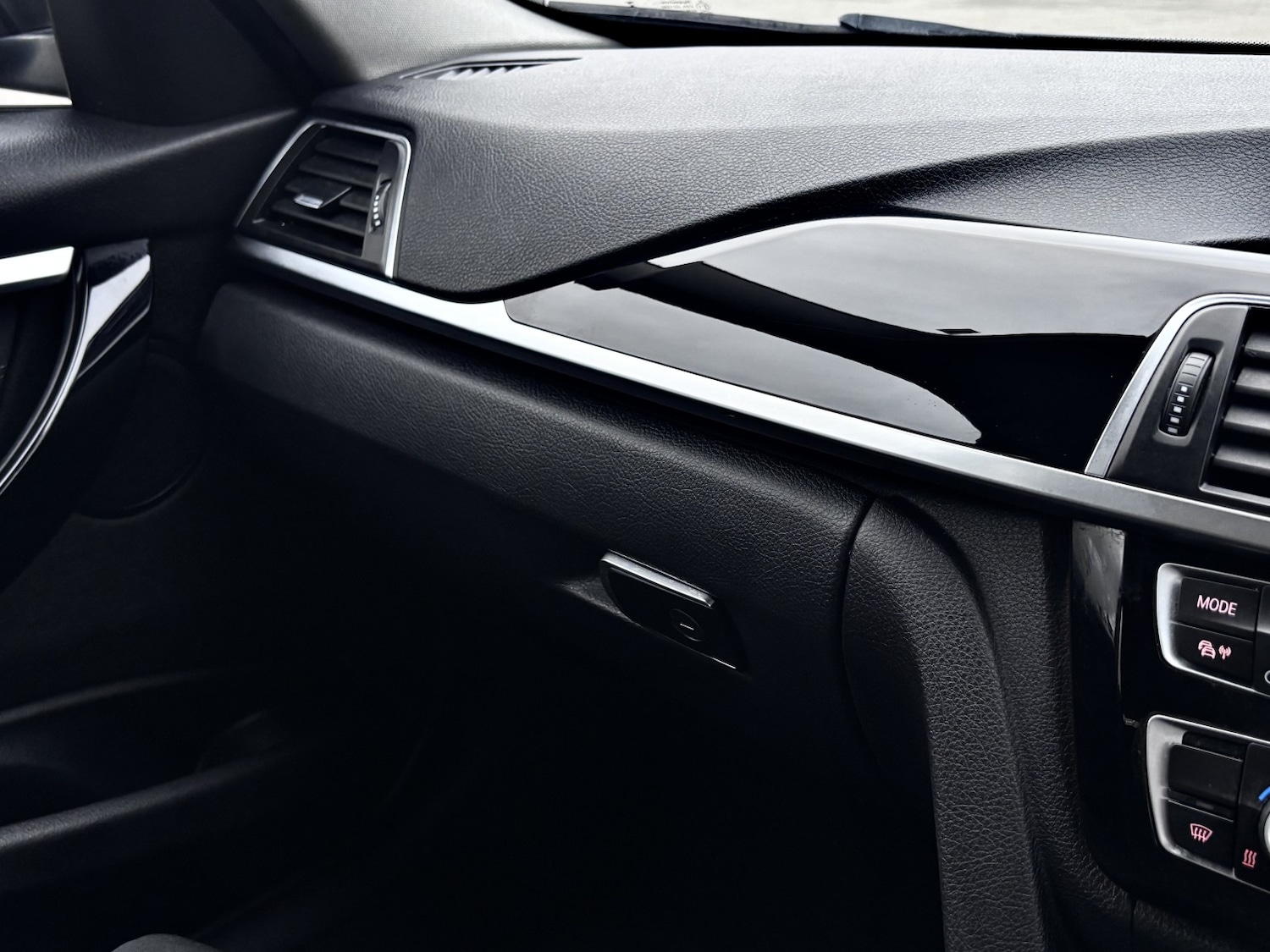 Used BMW 3 Series 2016 for sale - 77792842: Photo 33