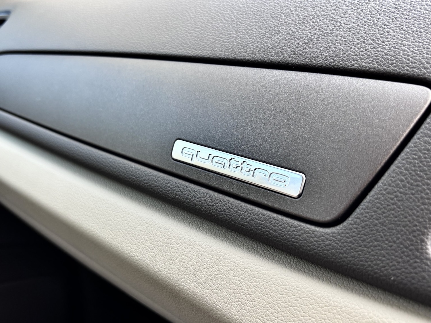 Used Audi Q3 2012 for sale - 76631489: Photo 25