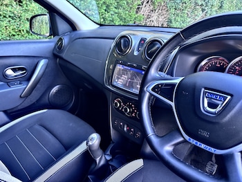 Used Dacia Sandero Stepway 2018 for sale - 78889210: Photo