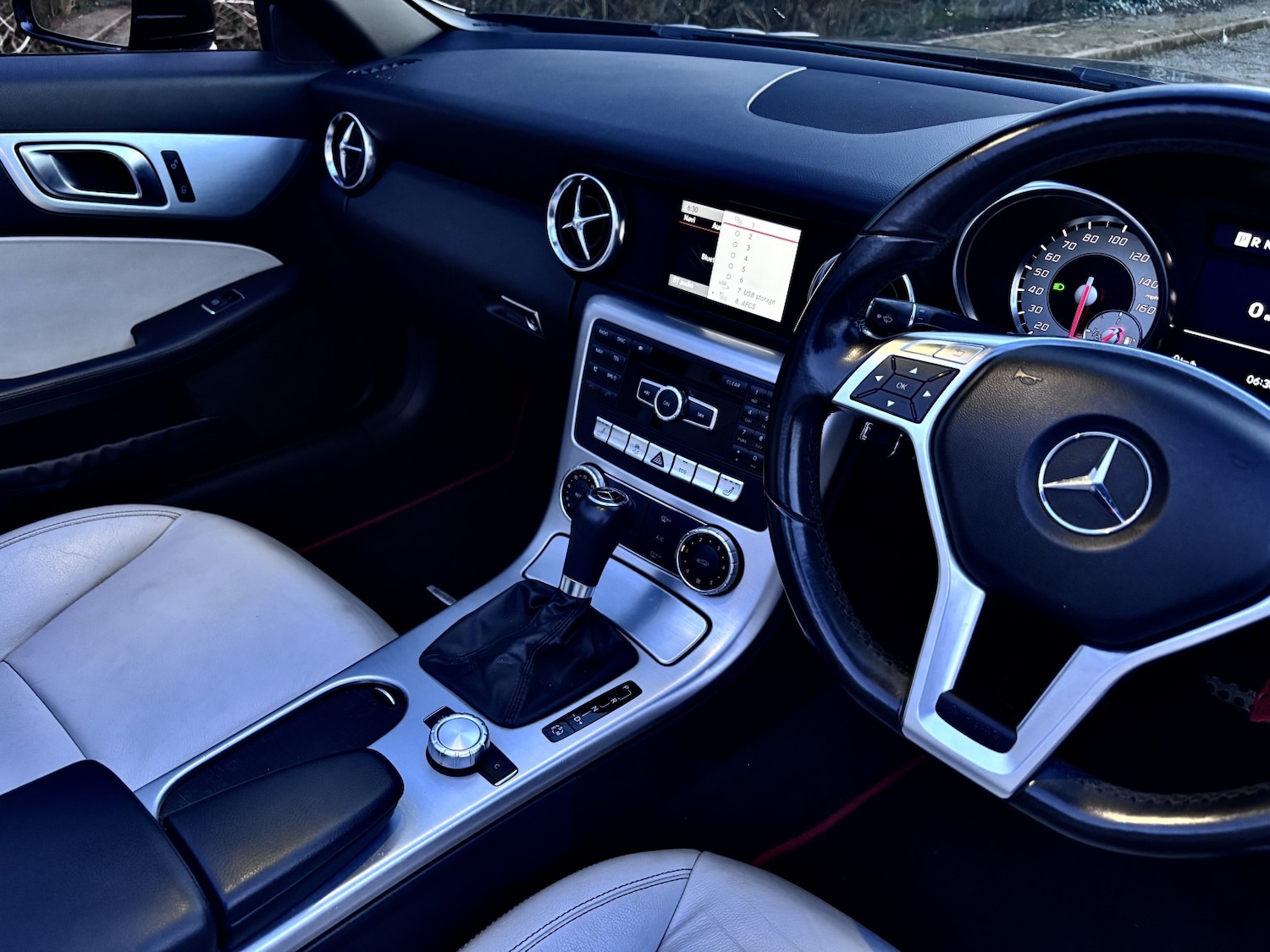 Used Mercedes-Benz SLK 2012 for sale - 77945742: Photo 11