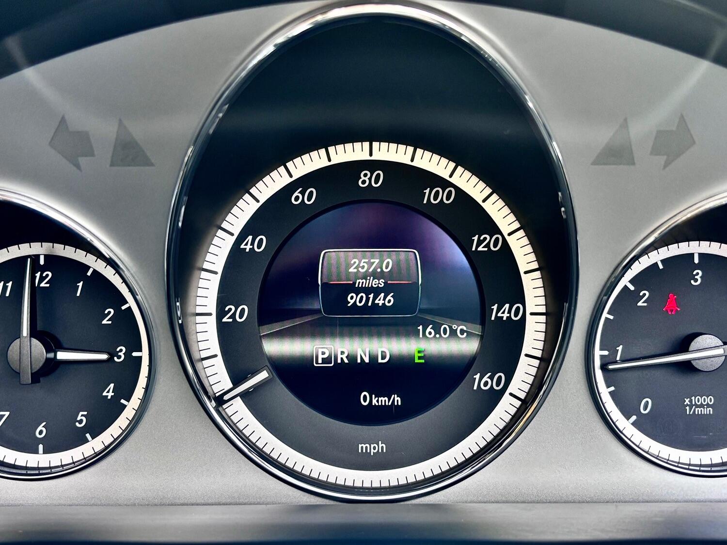 Used Mercedes-Benz E Class 2013 for sale - 76734813: Photo 34