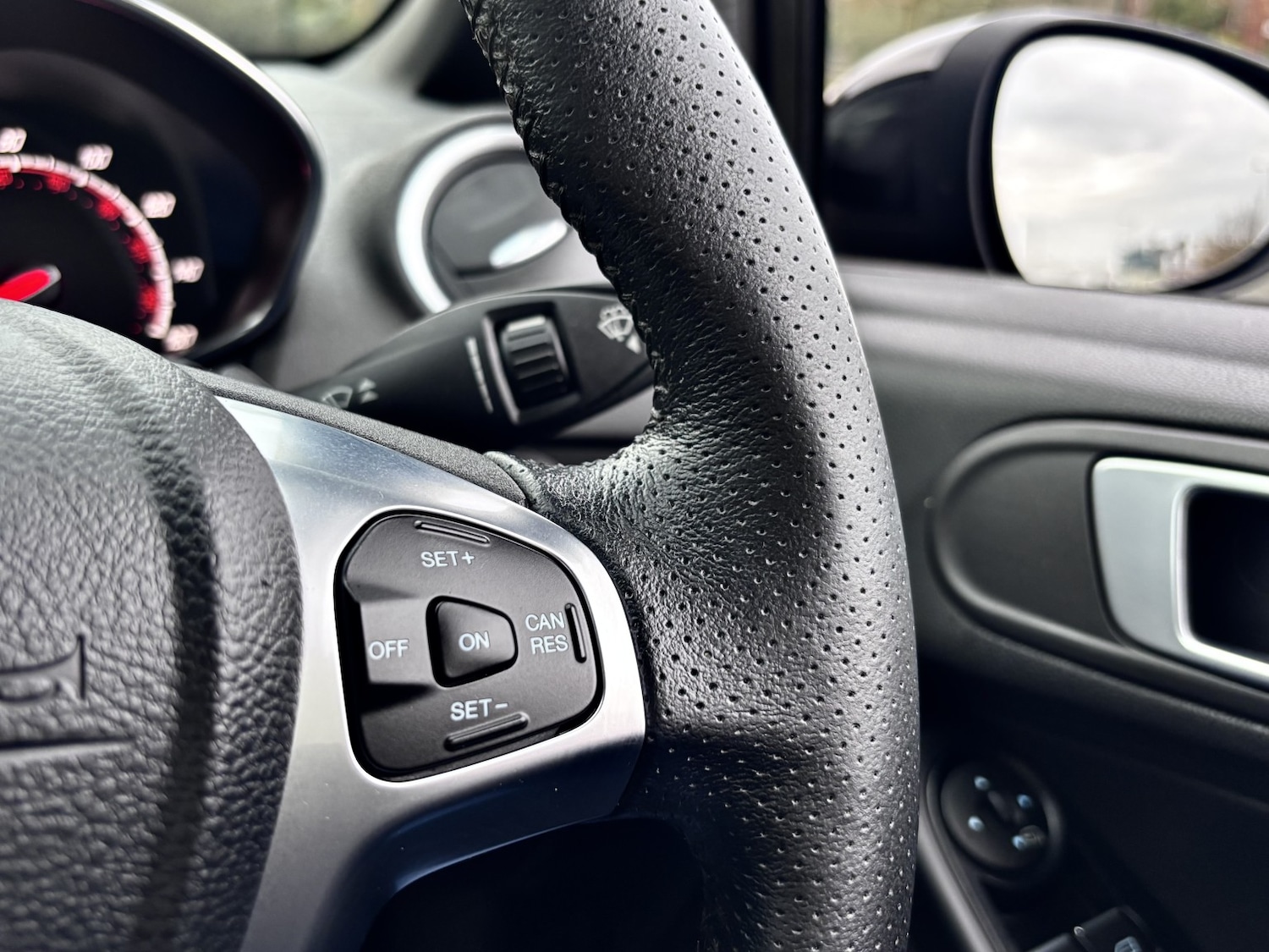 Used Ford Fiesta 2017 for sale - 76547859: Photo 32