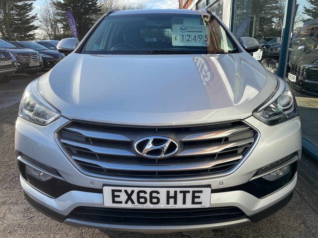 Used Hyundai Santa Fe 2016 for sale - 76698696: Photo 2