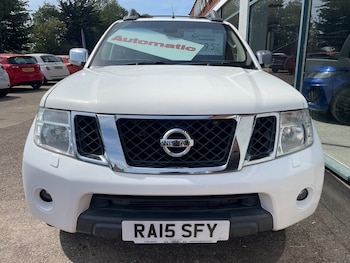 Used Nissan Navara 2015 for sale - 79409339: Photo