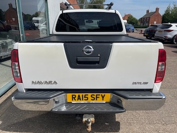 Used Nissan Navara 2015 for sale - 79409339: Photo