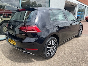 Used Volkswagen Golf 2017 for sale - 75444027: Photo
