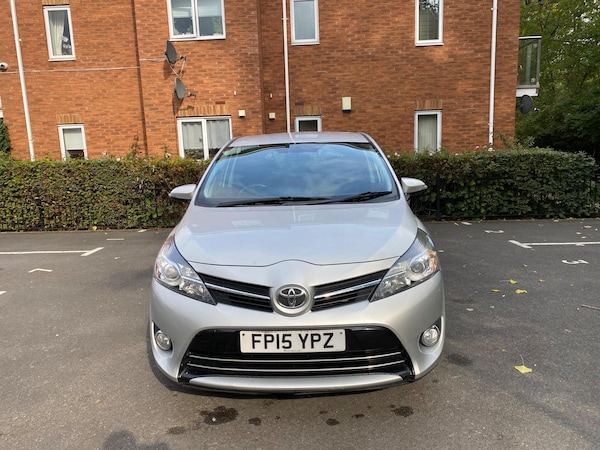 Used Toyota Verso 2015 for sale - 76059371: Photo 2