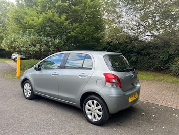 Used Toyota Yaris 2011 for sale - 79808297: Photo