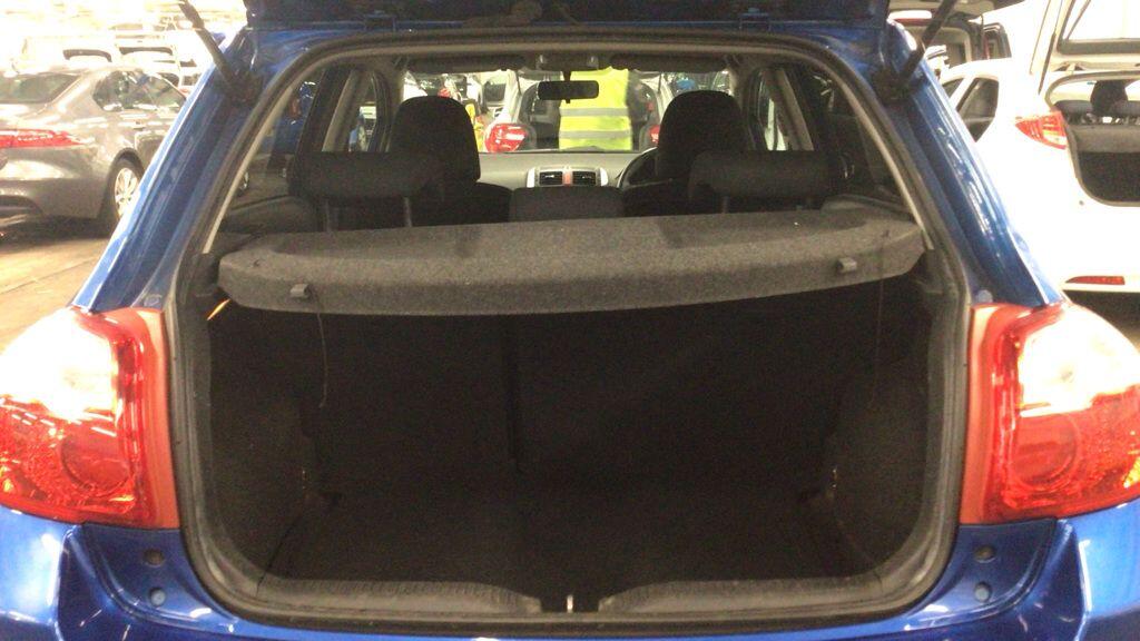 Used Toyota Auris 2010 for sale - 77030998: Photo 11