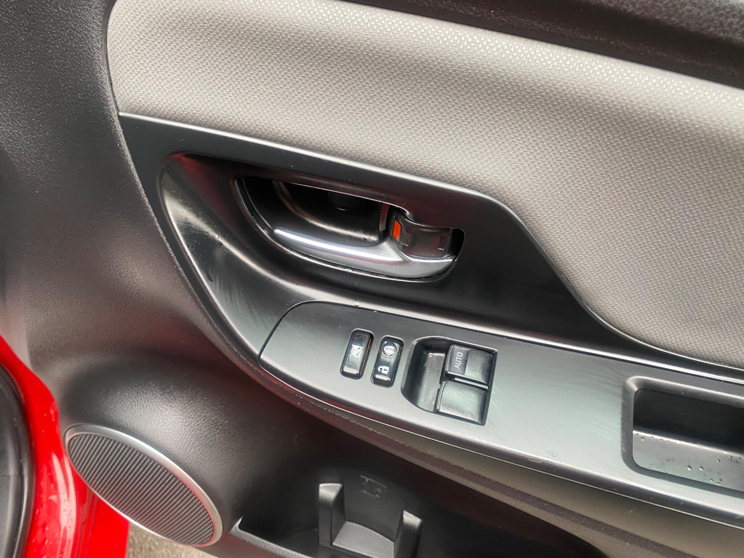 Used Toyota Yaris 2017 for sale - 77009914: Photo 28