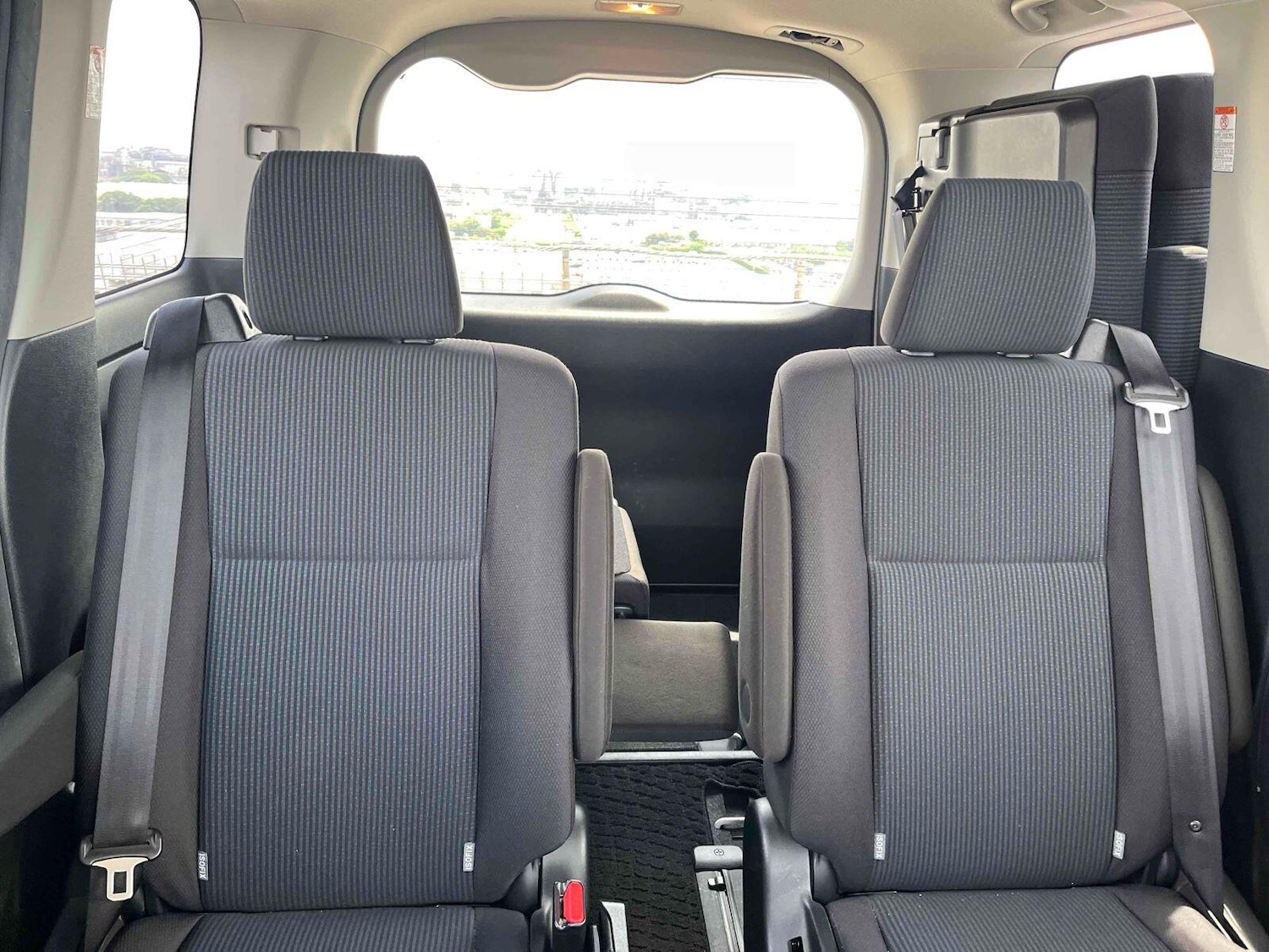 Used Toyota Voxy for sale - 76476565: Photo 5