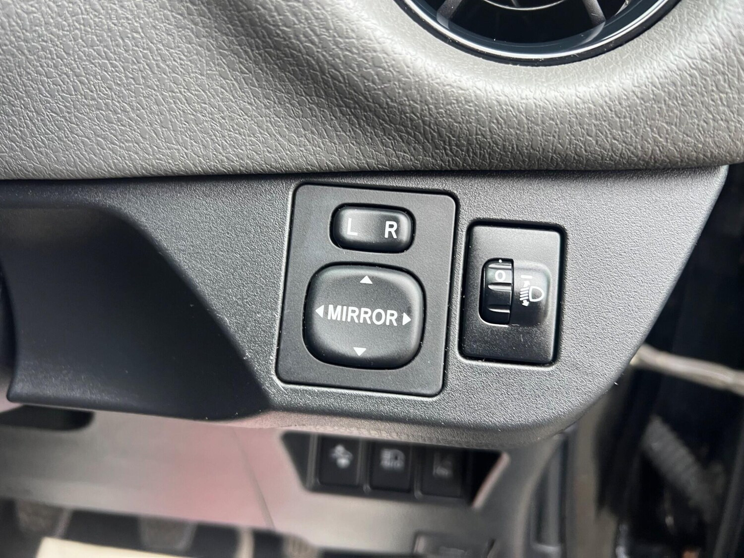 Used Toyota Yaris 2017 for sale - 78172227: Photo 23