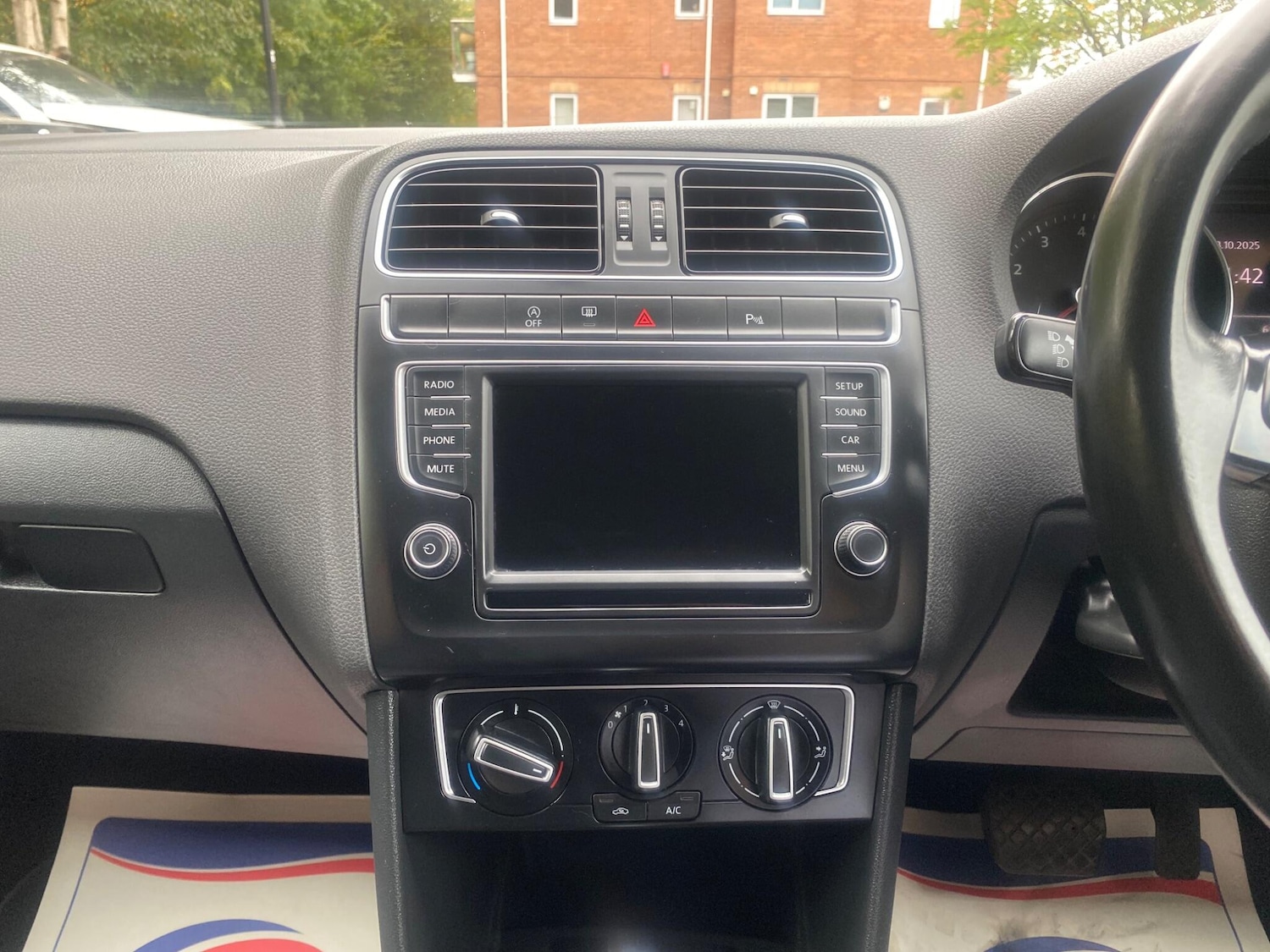 Used Volkswagen Polo 2015 for sale - 76633560: Photo 14