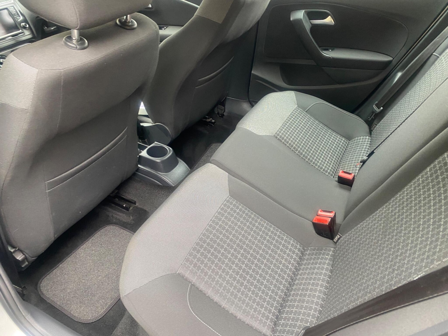 Used Volkswagen Polo 2015 for sale - 76633560: Photo 24