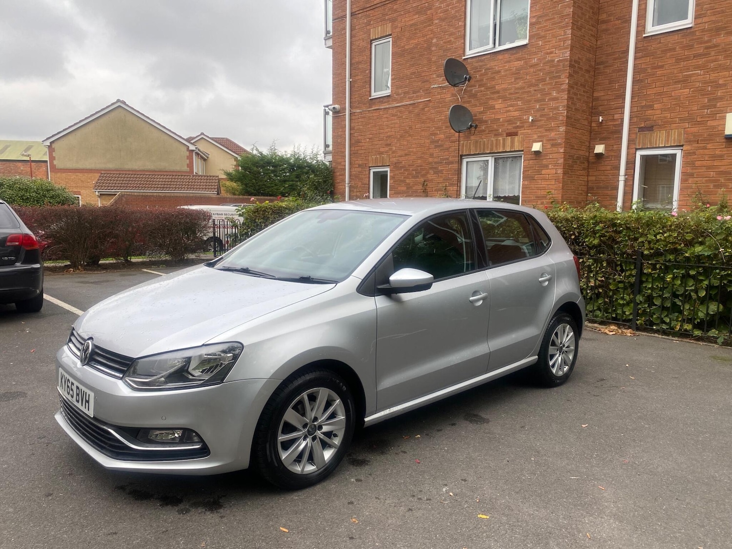 Used Volkswagen Polo 2015 for sale - 76633560: Photo 3