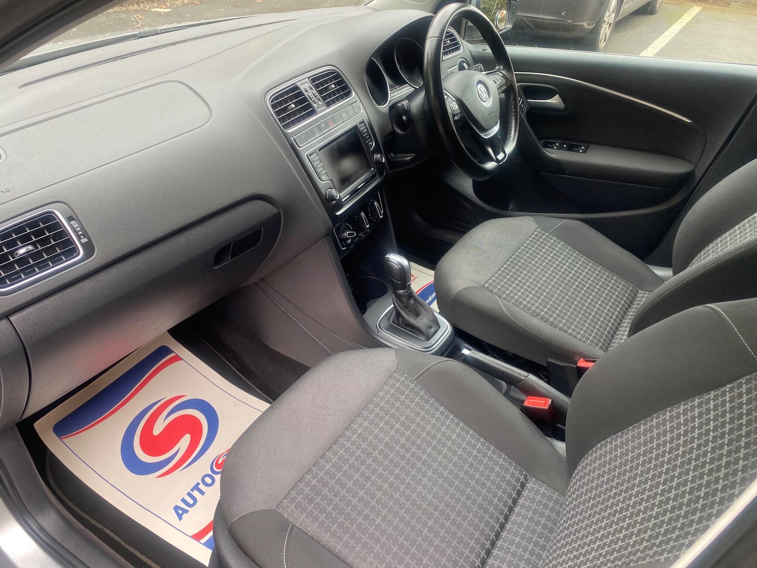 Used Volkswagen Polo 2015 for sale - 76633560: Photo 9