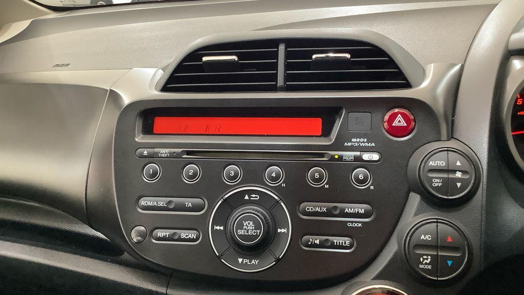 Used Honda Jazz 2011 for sale - 76060576: Photo 8