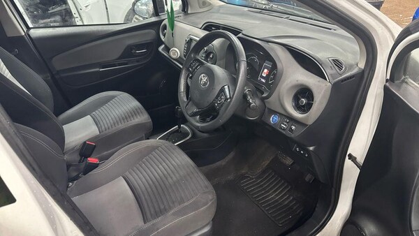 Used Toyota Yaris 2018 for sale - 76283563: Photo 8
