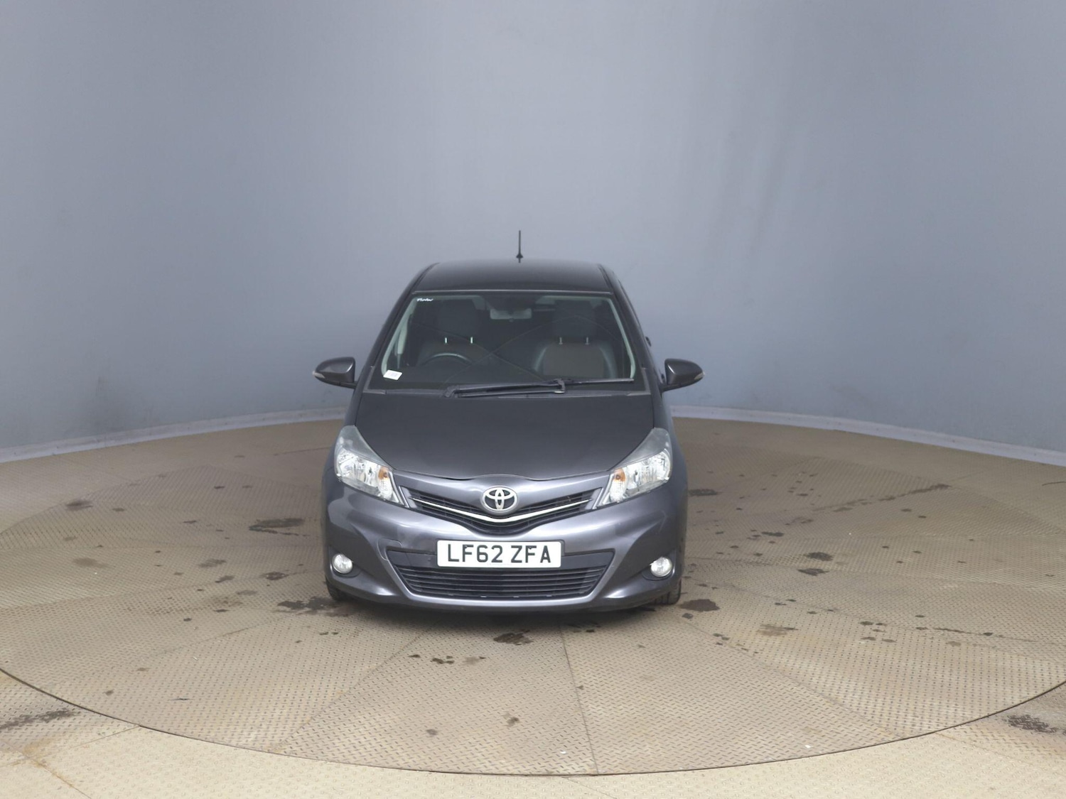 Used Toyota Yaris 2012 for sale - 77854083: Photo 2