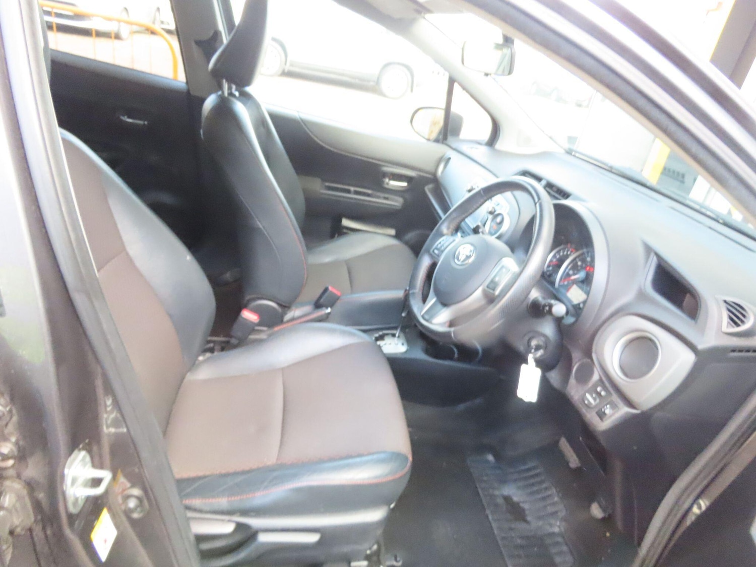 Used Toyota Yaris 2012 for sale - 77854083: Photo 7