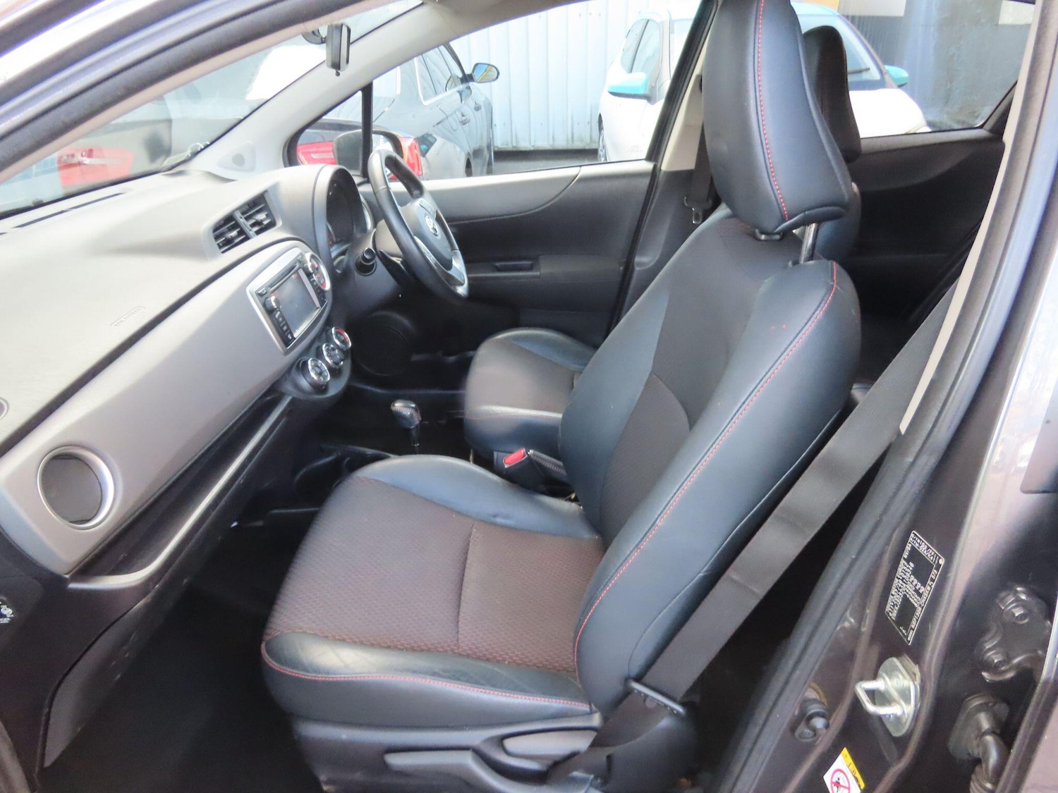 Used Toyota Yaris 2012 for sale - 77854083: Photo 8