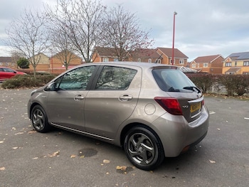 Used Toyota Yaris 2015 for sale - 77145452: Photo