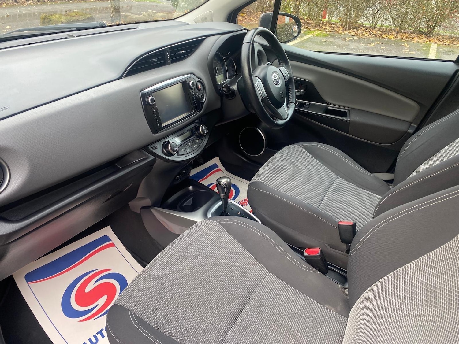 Used Toyota Yaris 2015 for sale - 77145452: Photo 9