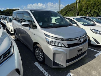 Used Toyota Voxy 2020 for sale - 77016404: Photo