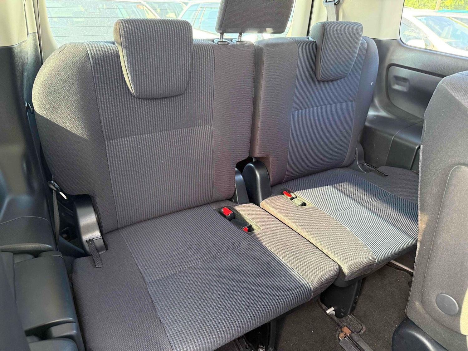 Used Toyota Voxy for sale - 77016404: Photo 5