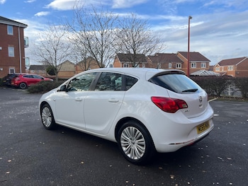 Used Vauxhall Astra 2015 for sale - 77145439: Photo