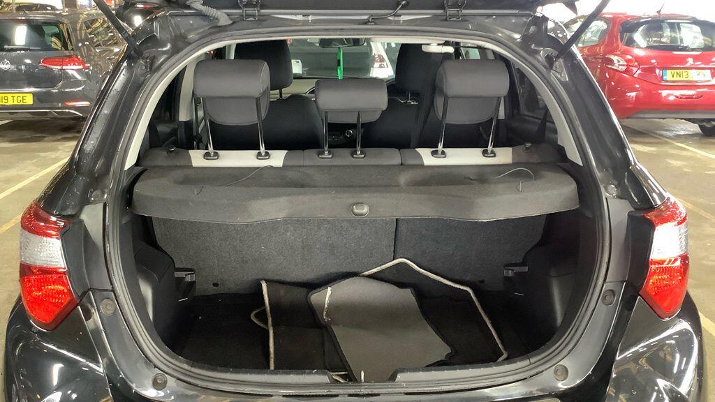 Used Toyota Yaris 2018 for sale - 77633815: Photo 17