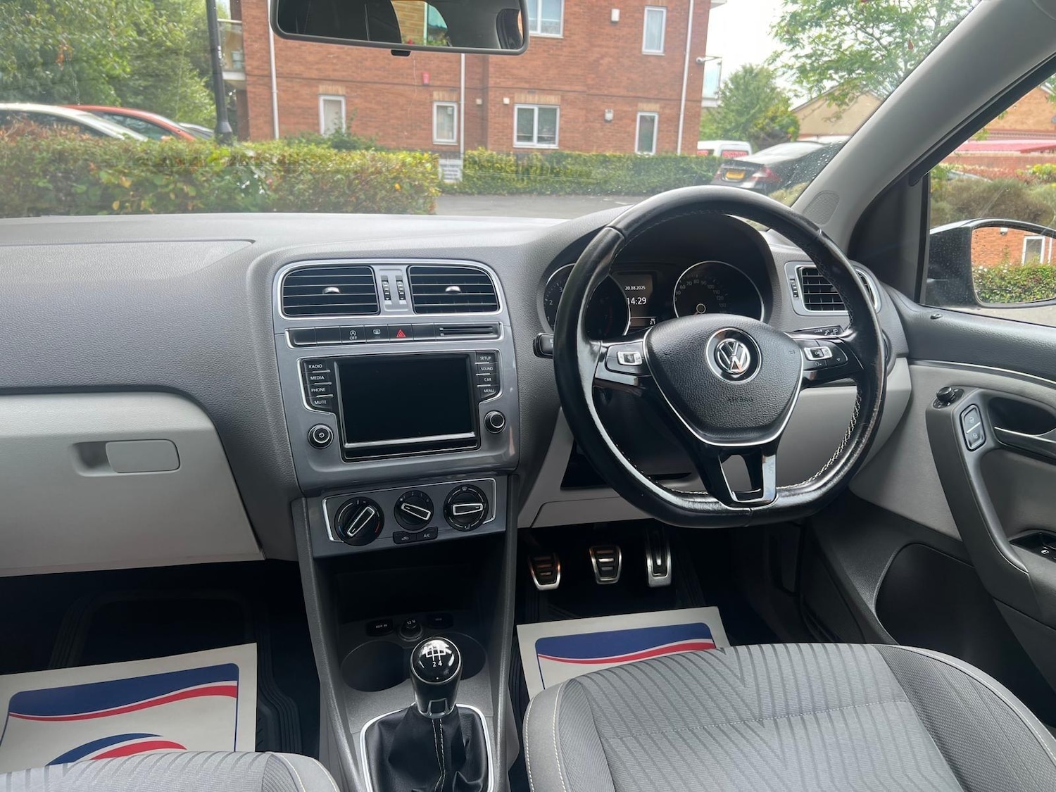 Used Volkswagen Polo 2015 for sale - 77031014: Photo 11