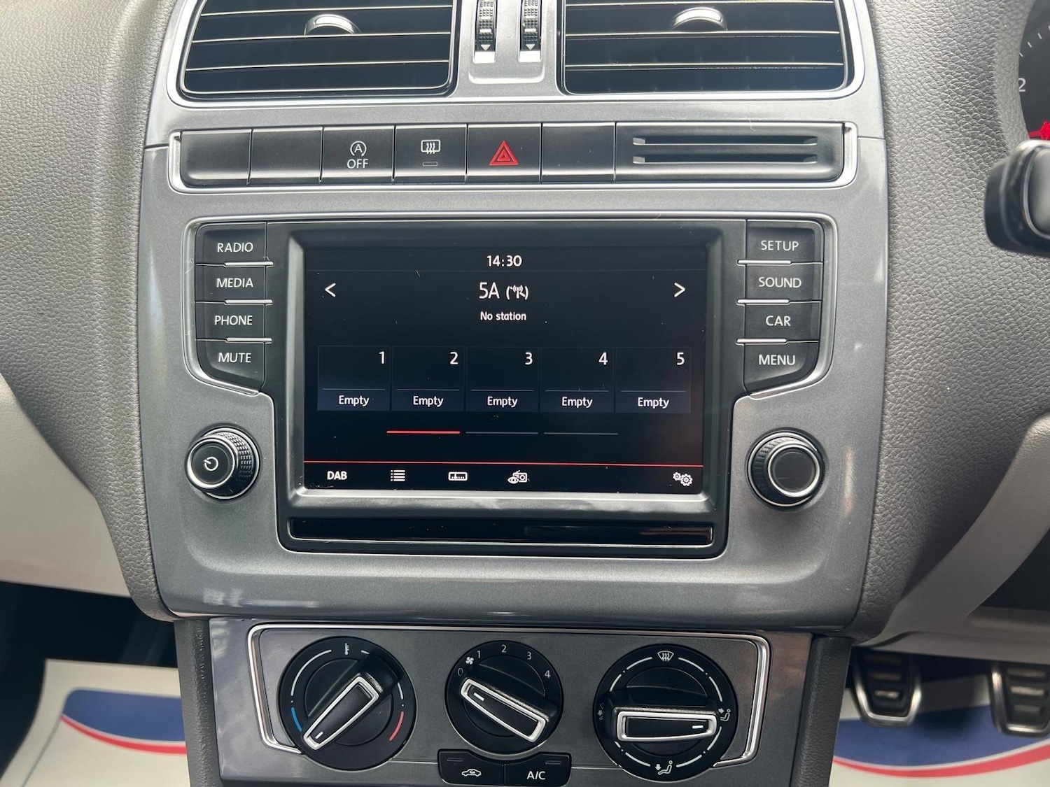 Used Volkswagen Polo 2015 for sale - 77031014: Photo 17