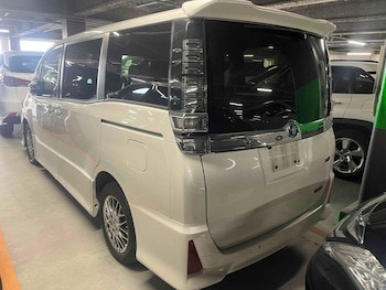 Used Toyota Voxy 2021 for sale - 79613666: Photo