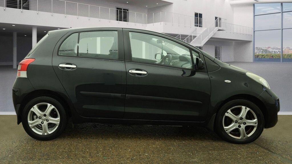 Used Toyota Yaris 2010 for sale - 77285940: Photo 11