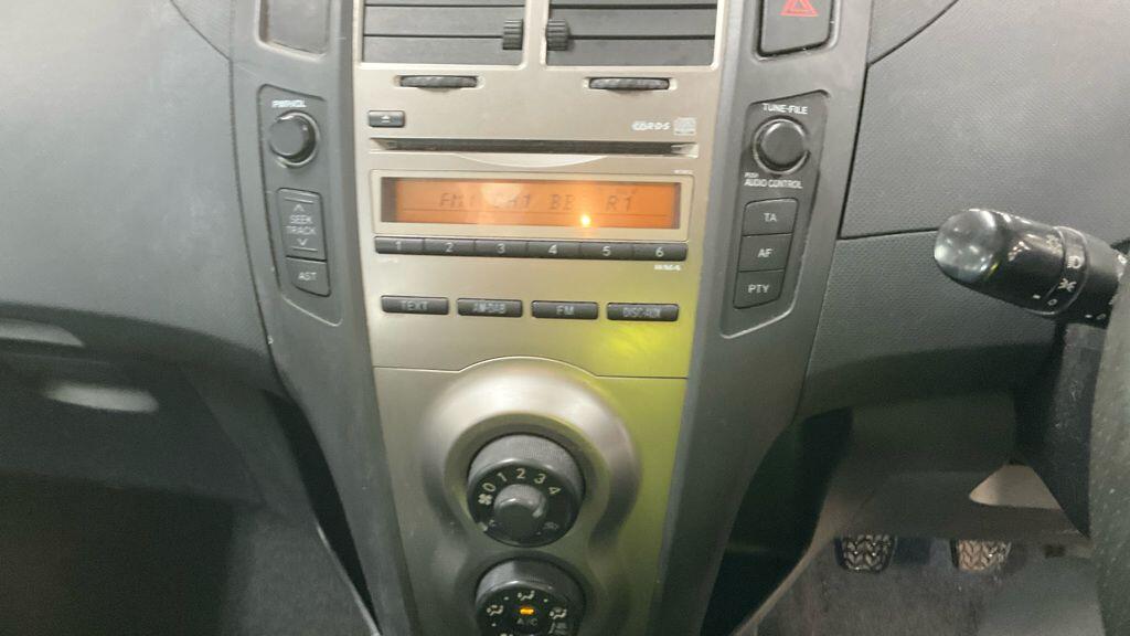 Used Toyota Yaris 2010 for sale - 77285940: Photo 7