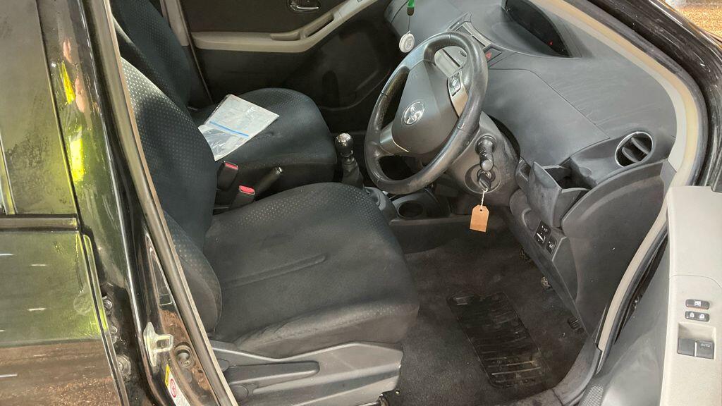 Used Toyota Yaris 2010 for sale - 77401238: Photo 8