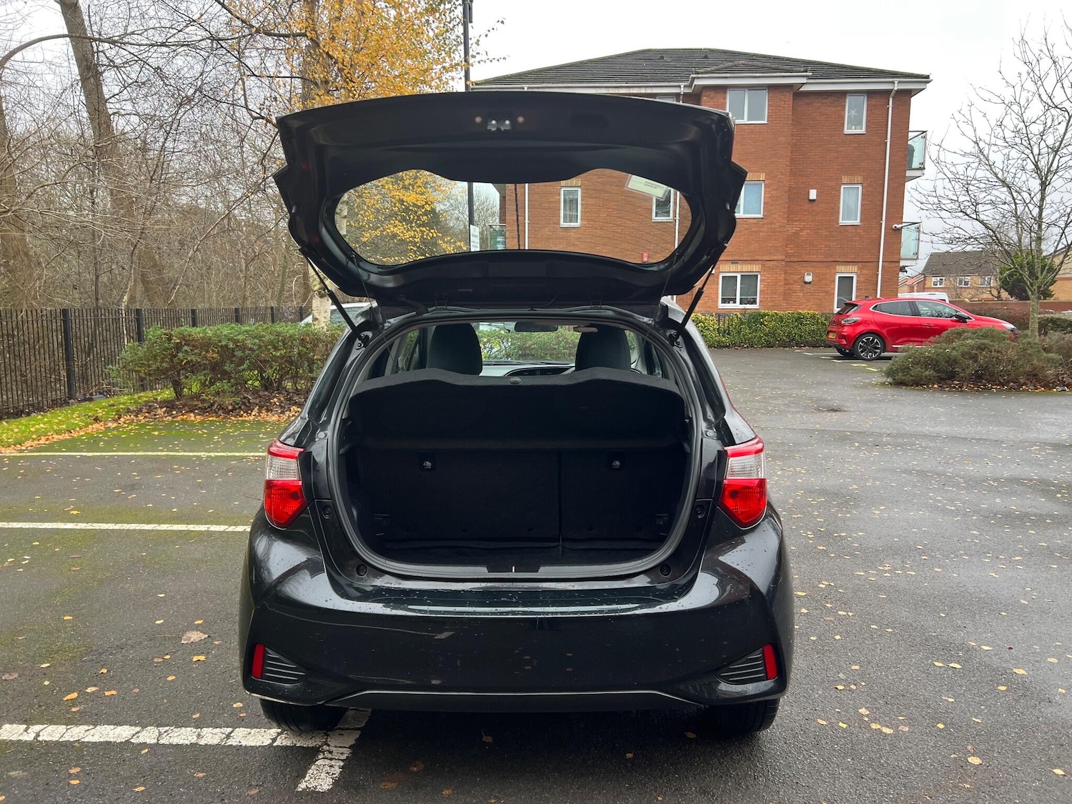 Used Toyota Yaris 2017 for sale - 77239308: Photo 29