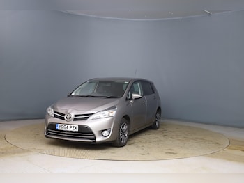 Used Toyota Verso 2014 for sale - 77840019: Photo