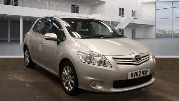 Used Toyota Auris 2012 for sale - 76215624: Photo 2