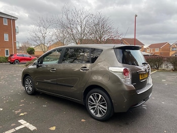 Used Toyota Verso 2016 for sale - 77031023: Photo