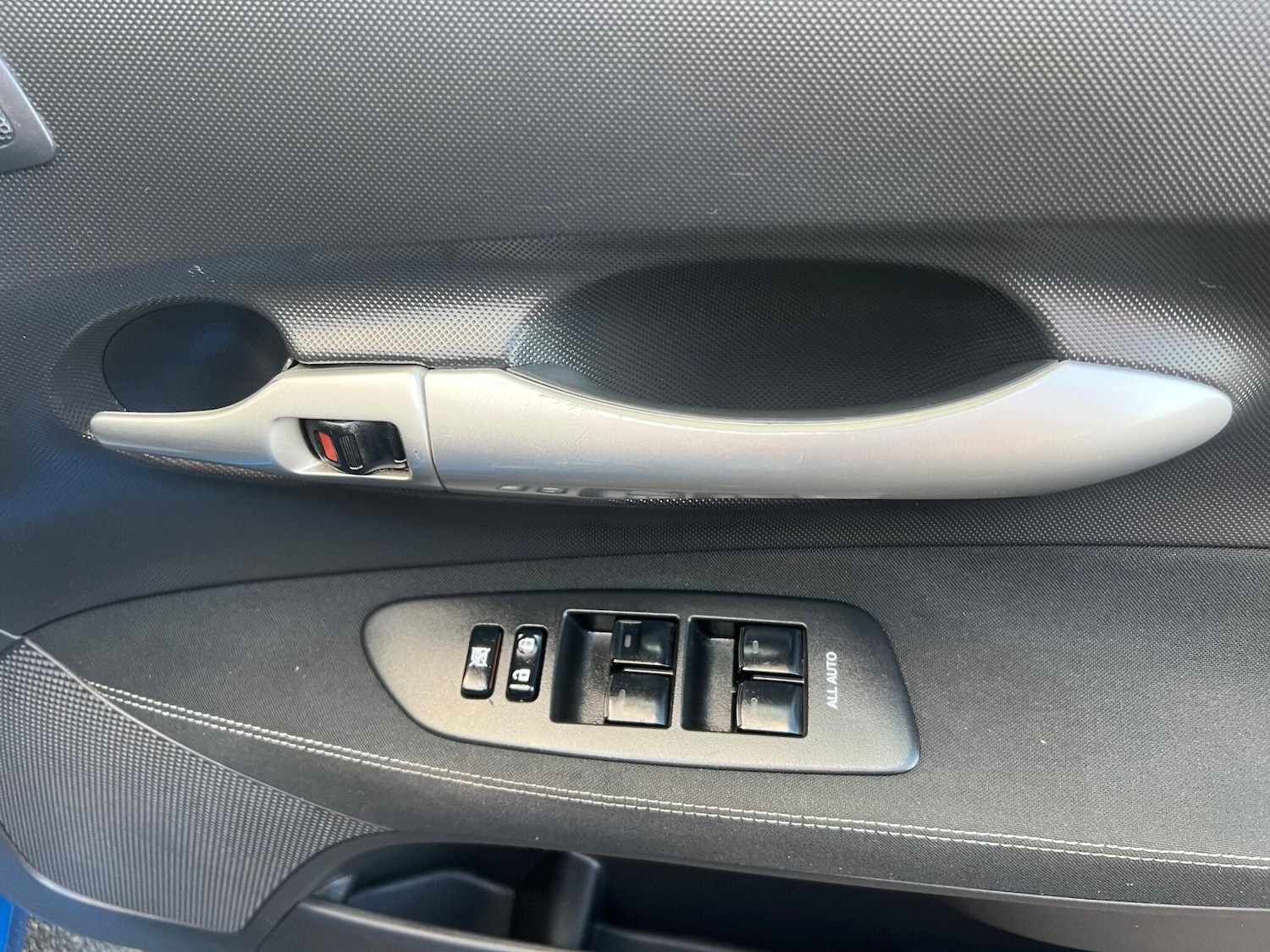 Used Toyota Auris 2010 for sale - 77285902: Photo 19