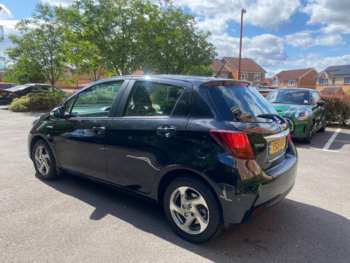 Used Toyota Yaris 2015 for sale - 74920228: Photo