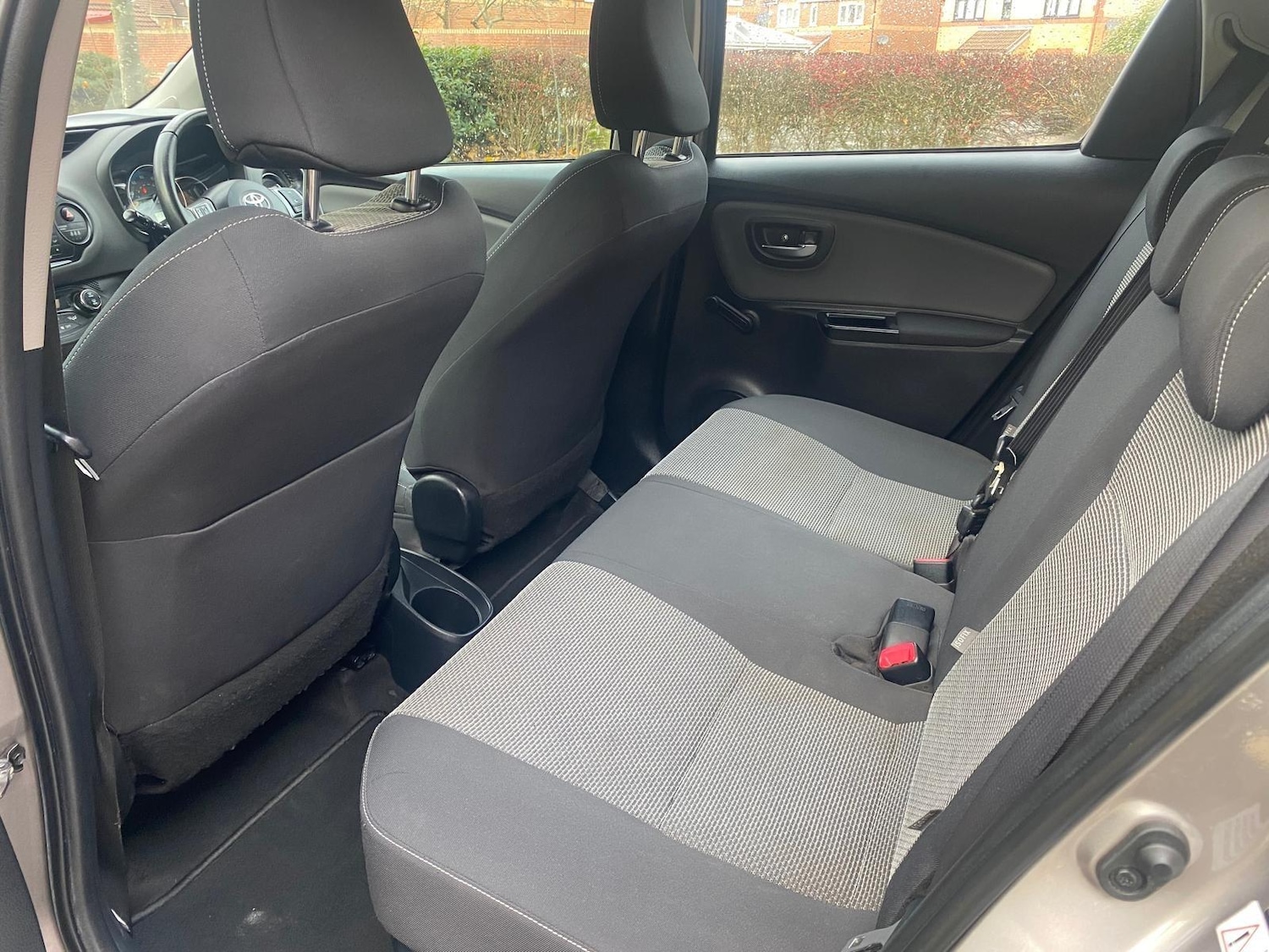 Used Toyota Yaris 2015 for sale - 77239316: Photo 25