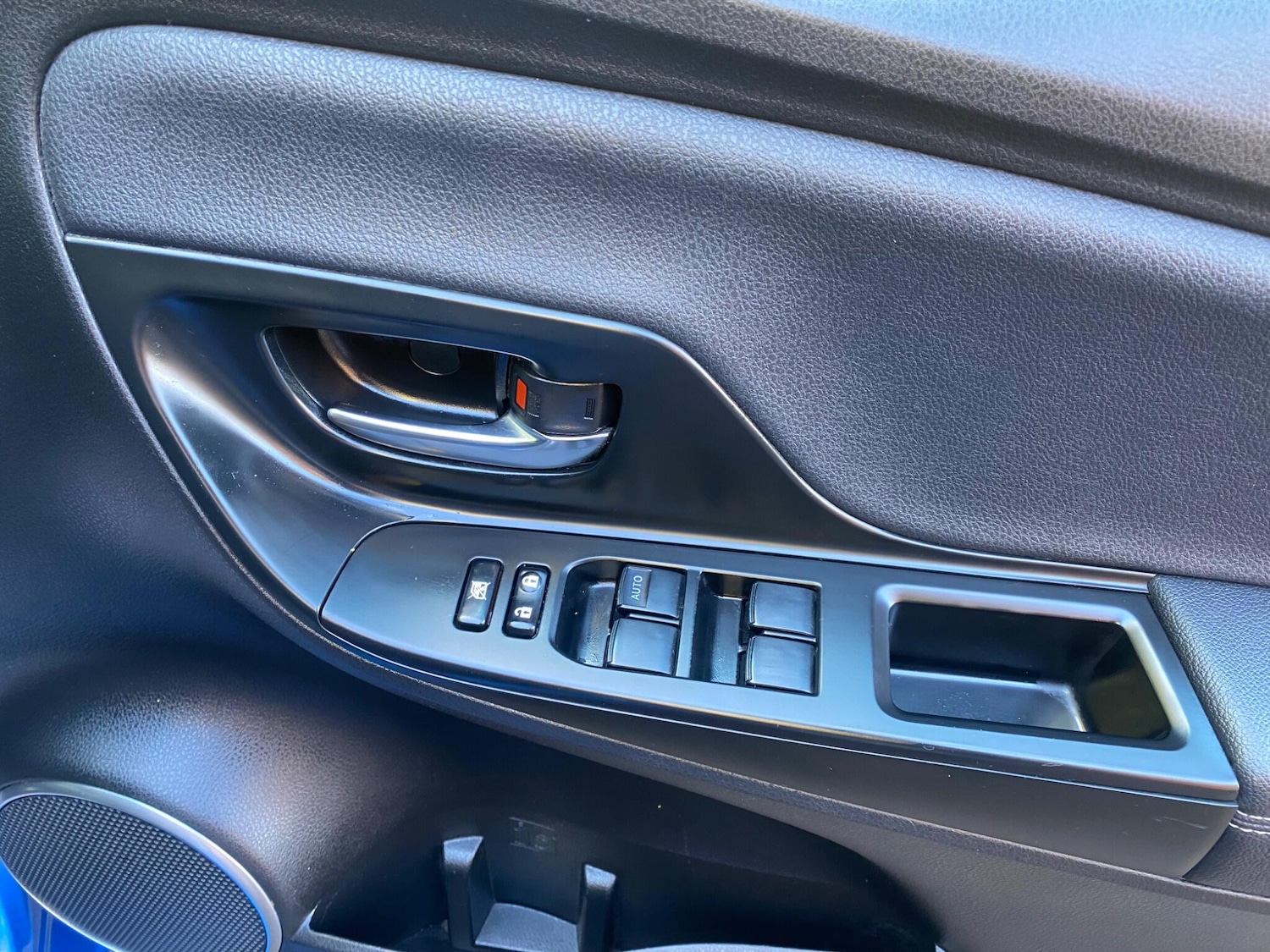 Used Toyota Yaris 2017 for sale - 76370351: Photo 28