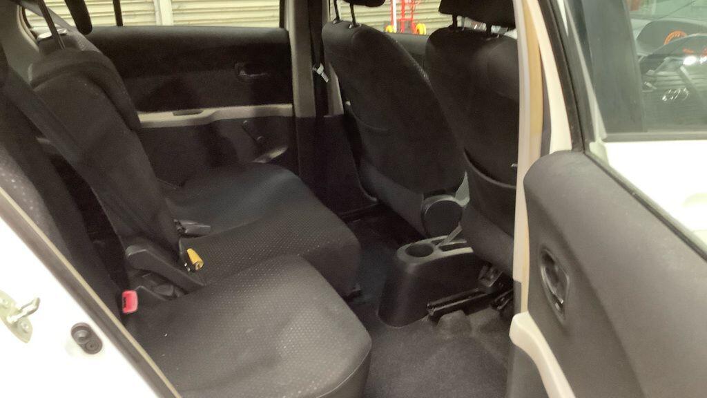 Used Toyota Yaris 2011 for sale - 77576022: Photo 15