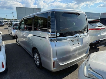 Used Toyota Voxy 2020 for sale - 77029563: Photo